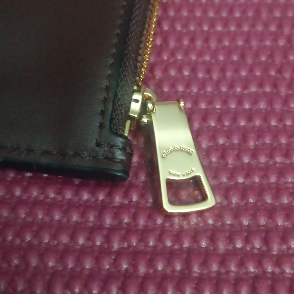 Coach - Picture 3 of 6